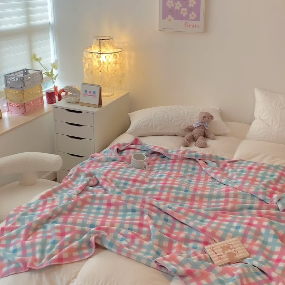 91家纺网 家纺一手货源 找家纺 澳萝拉2021新款小清新牛奶绒双层盖毯毛毯法莱绒雪花绒粉蓝格