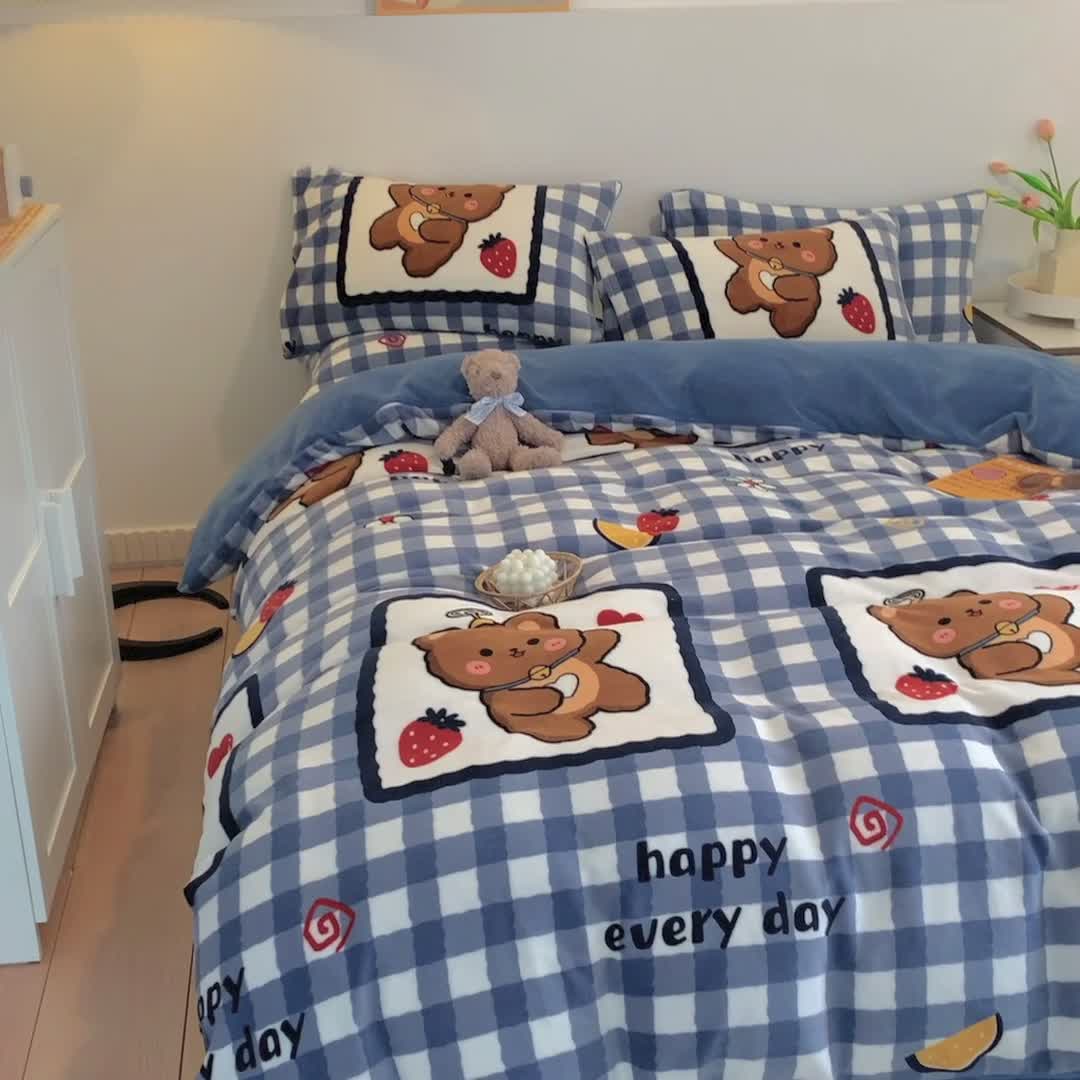 91家纺网 家纺一手货源 找家纺 澳萝拉2021高克重卡通清新牛奶绒四件套水晶法莱绒 草莓熊