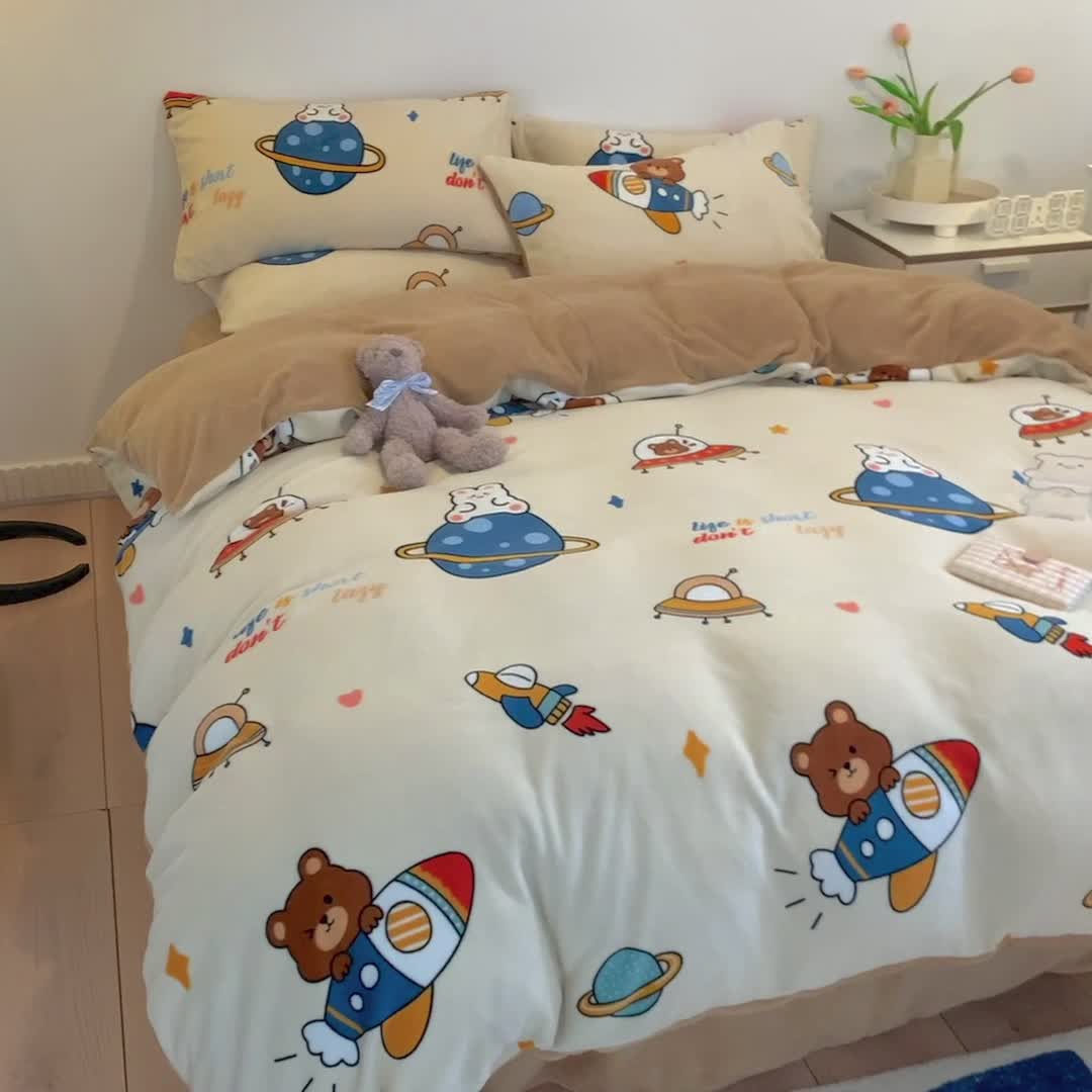 91家纺网 家纺一手货源 找家纺 澳萝拉2021高克重卡通清新牛奶绒四件套水晶法莱绒星际幻想白