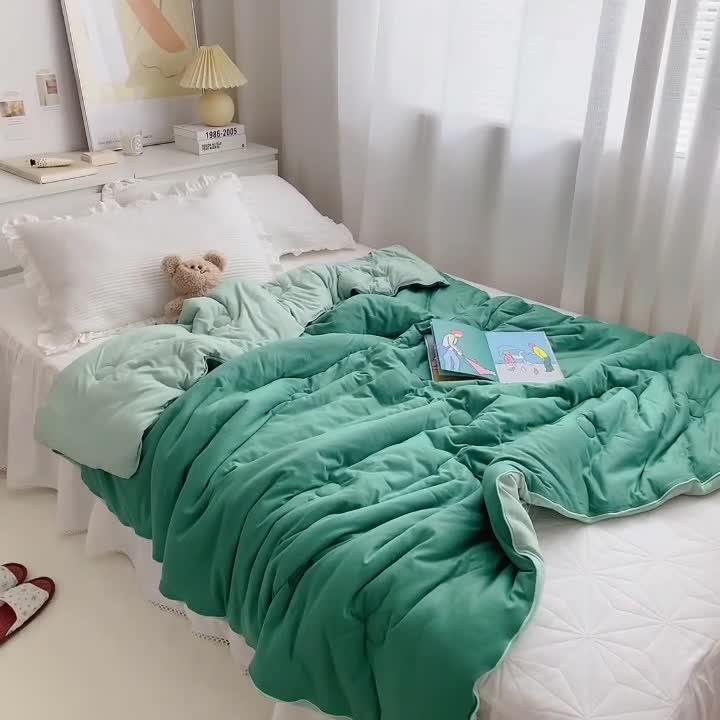 91家纺网 家纺一手货源 找家纺 星期八 2021新款马卡龙大豆针织春秋被冬被 深绿浅绿