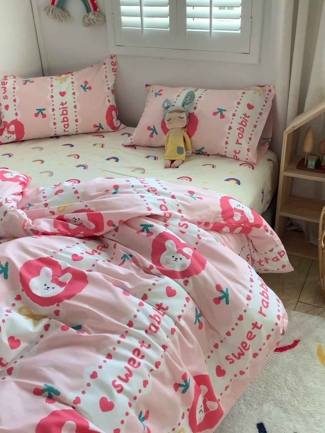 91家纺网 家纺一手货源 找家纺 怡家居 2021新款全棉卡通四件套 彩虹兔