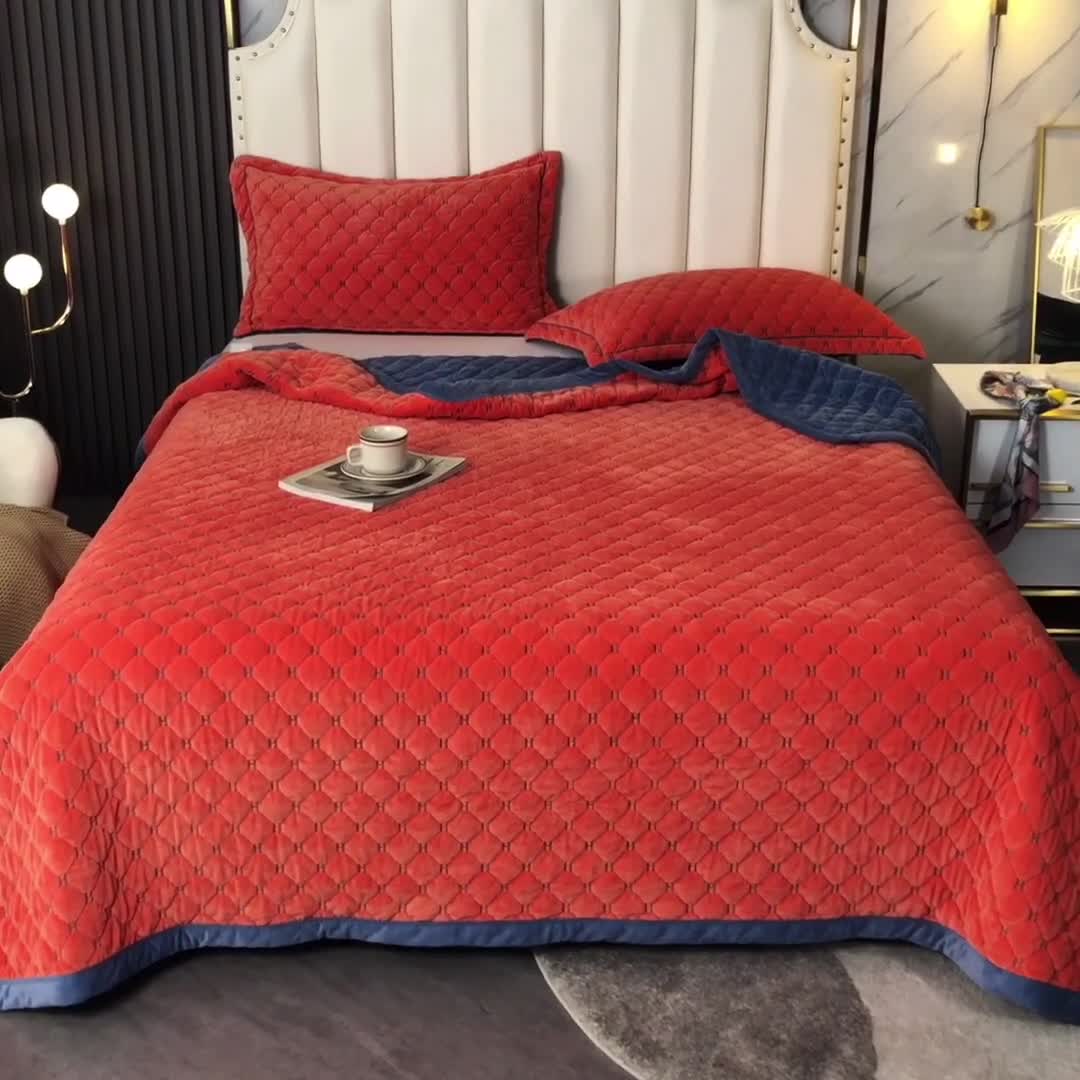 91家纺网 家纺一手货源 找家纺 卡奥家纺2023新款水晶绒绣花毛毯盖被双层夹棉加厚床盖橙+蓝