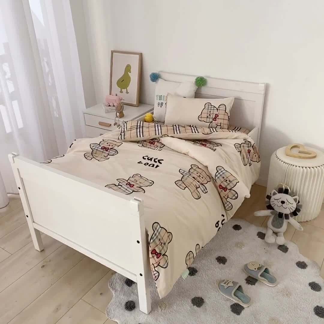 91家纺网 家纺一手货源 找家纺 鱼宝 2021新款AB版全棉婴童套件 英伦小熊 米