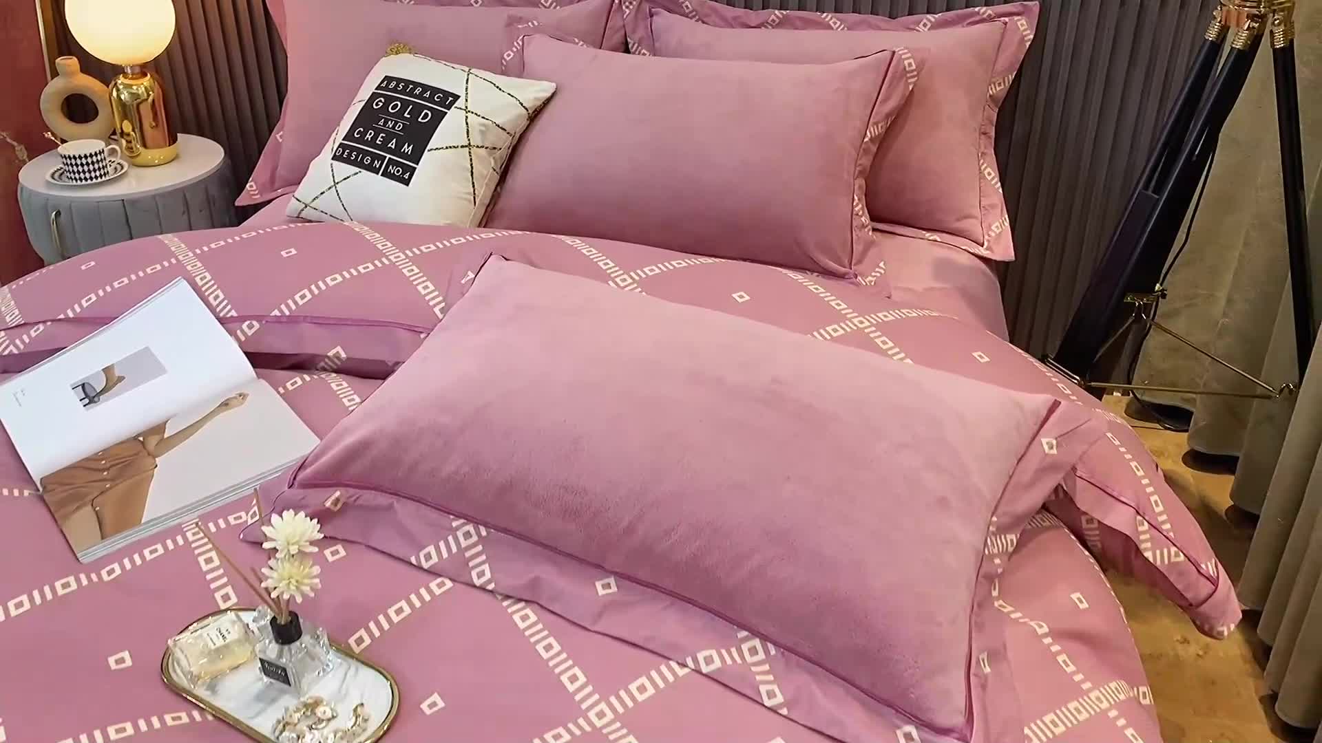 91家纺网 家纺一手货源 找家纺 杜先生 2021新款230克牛奶绒拼角被边款四件套 约克-粉