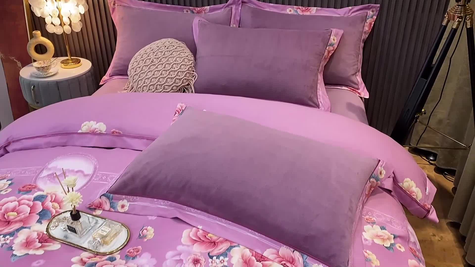91家纺网 家纺一手货源 找家纺 杜先生2021新款230克牛奶绒拼角被边款四件套锦绣花期-粉