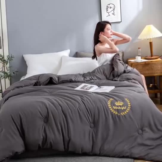 91家纺网 家纺一手货源 找家纺 森林人 2022新款立体刺绣大豆纤维被-皇冠 立体刺绣-深灰