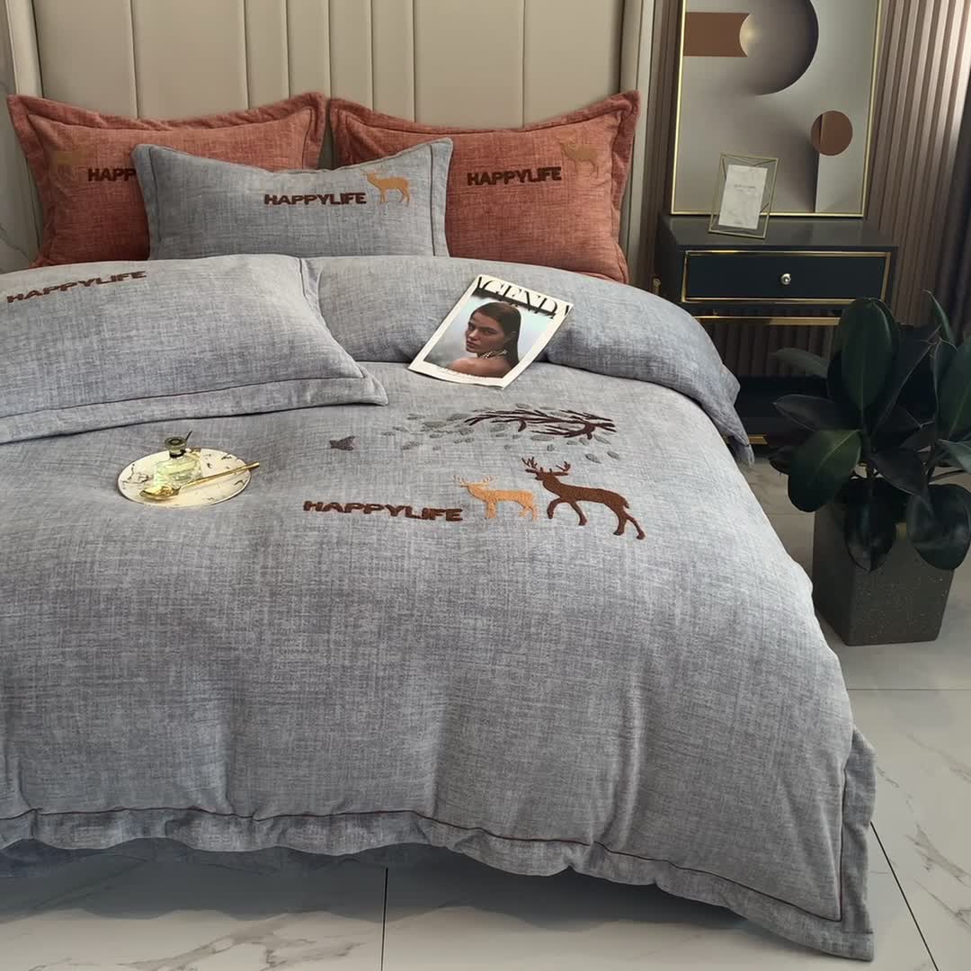 91家纺网 家纺一手货源 找家纺 榻尚新款高克重婴肤绒四件套肌理纹理毛巾绣风格2 灰色小鹿