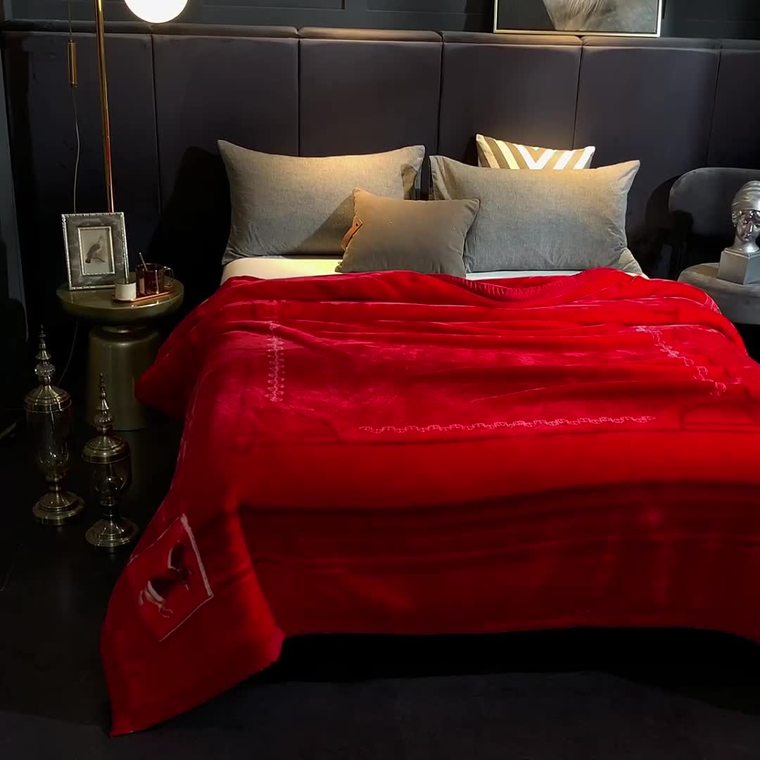 91家纺网 家纺一手货源 找家纺 凯轩毛毛毯毯子 2024新款安哥拉云毛毯毯子 神马曲 红