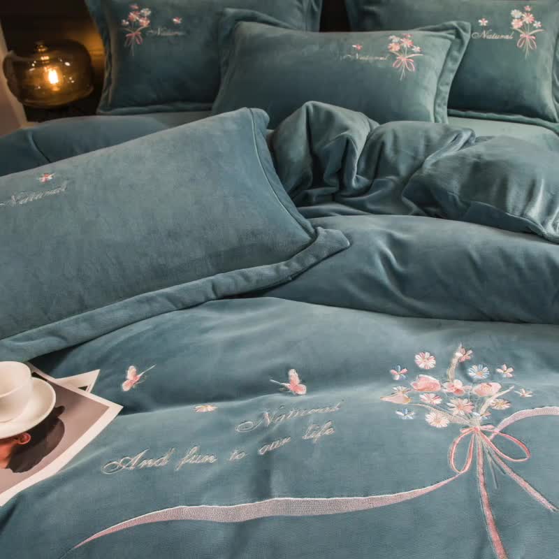 91家纺网 家纺一手货源 找家纺 绒博士 220g法莱牛奶水晶金貂魔法四件套-倾城之恋 青兰绿