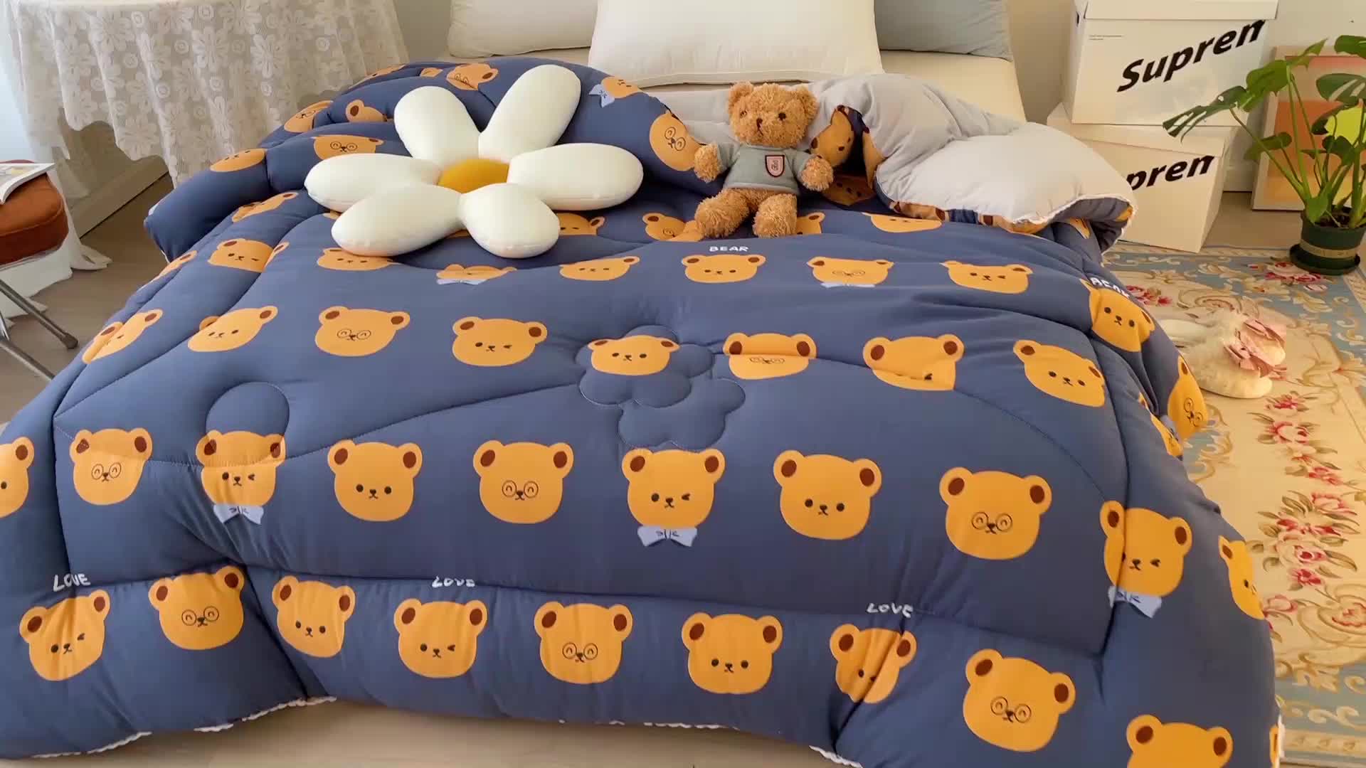 91家纺网 家纺一手货源 找家纺 慕尚家纺 2022新款水洗棉小花边冬被 小熊先生