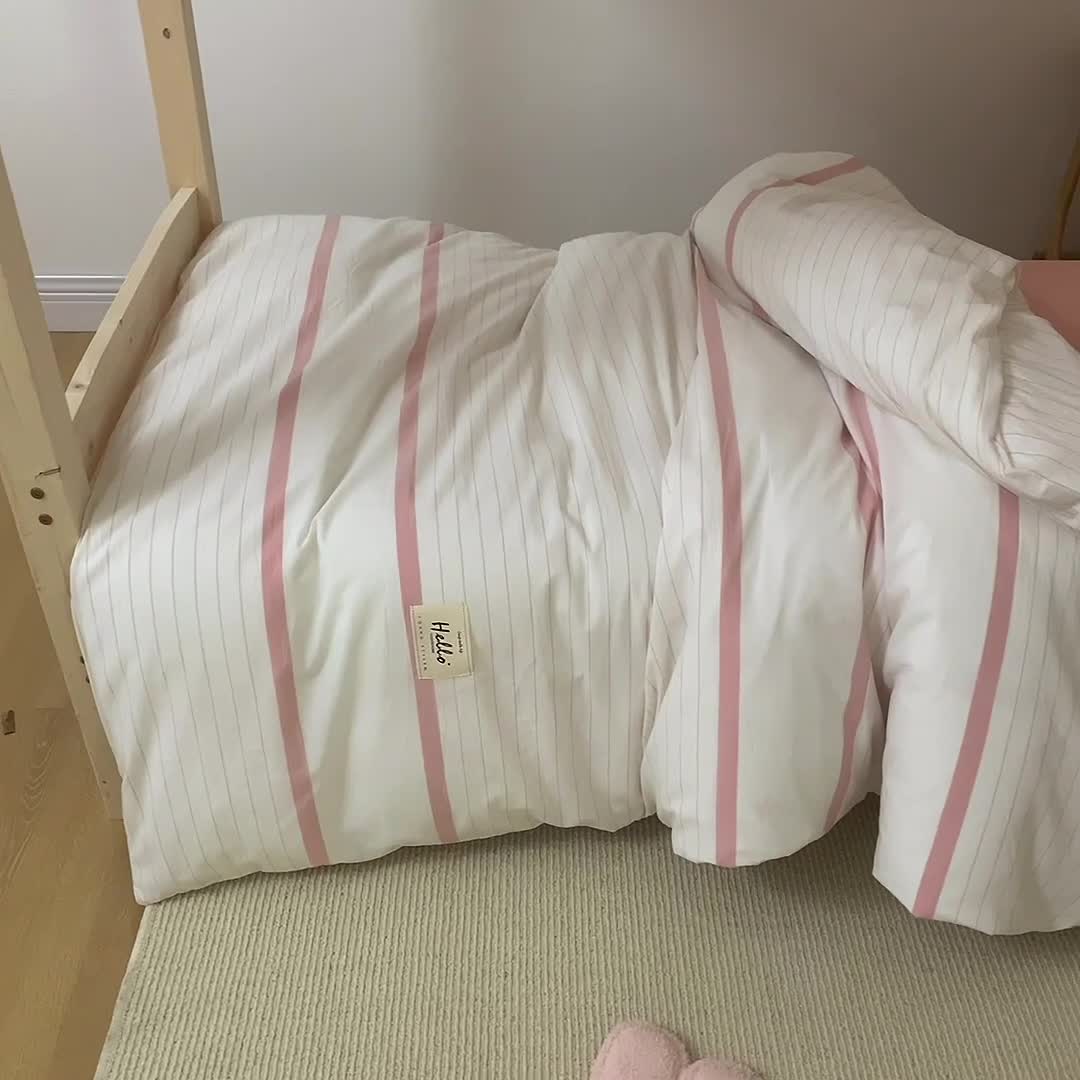 91家纺网 家纺一手货源 找家纺 柠萌家居 2021新款全棉色织水洗棉学生宿舍三件套 粉白细条