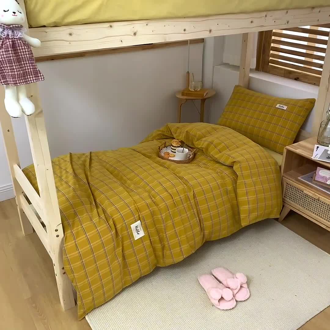 91家纺网 家纺一手货源 找家纺 柠萌家居 2021新款全棉色织水洗棉学生宿舍三件套 姜黄格