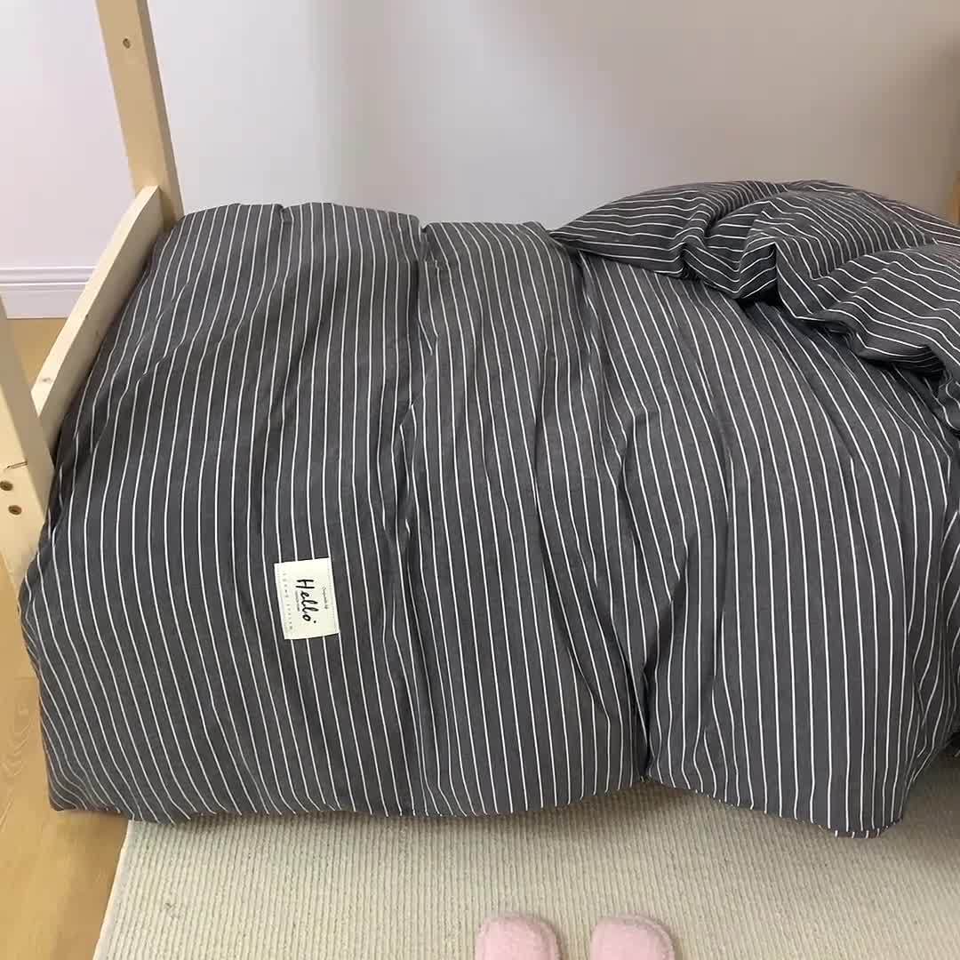 91家纺网 家纺一手货源 找家纺 柠萌家居 2021新款全棉色织水洗棉学生宿舍三件套中条纹深灰