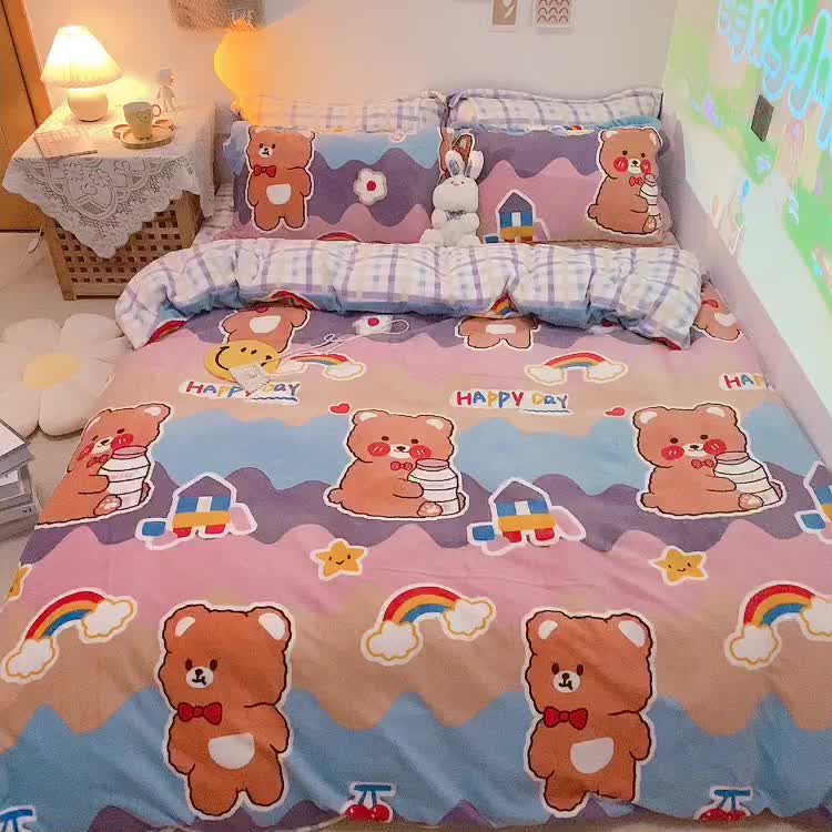 91家纺网 家纺一手货源 找家纺 沐棉家纺2021新款卡通牛奶绒四件套 彩虹熊
