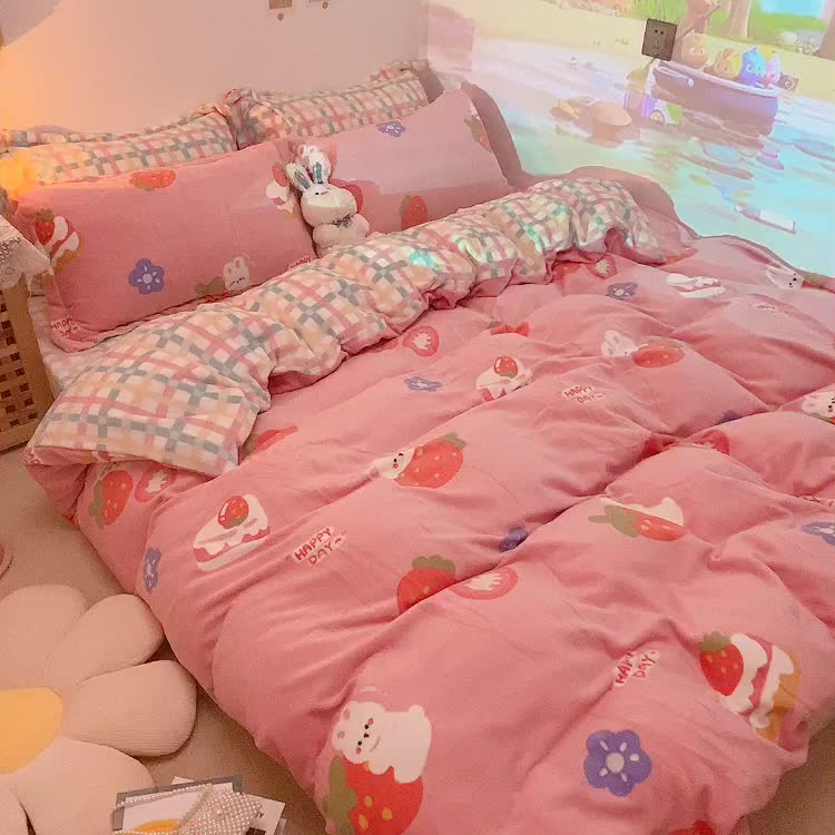 91家纺网 家纺一手货源 找家纺 沐棉家纺2021新款卡通牛奶绒四件套 草莓小兔