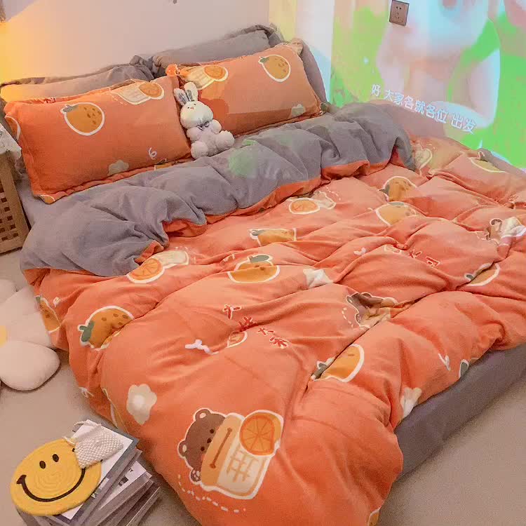 91家纺网 家纺一手货源 找家纺 沐棉家纺2021新款卡通牛奶绒四件套 大桔大利