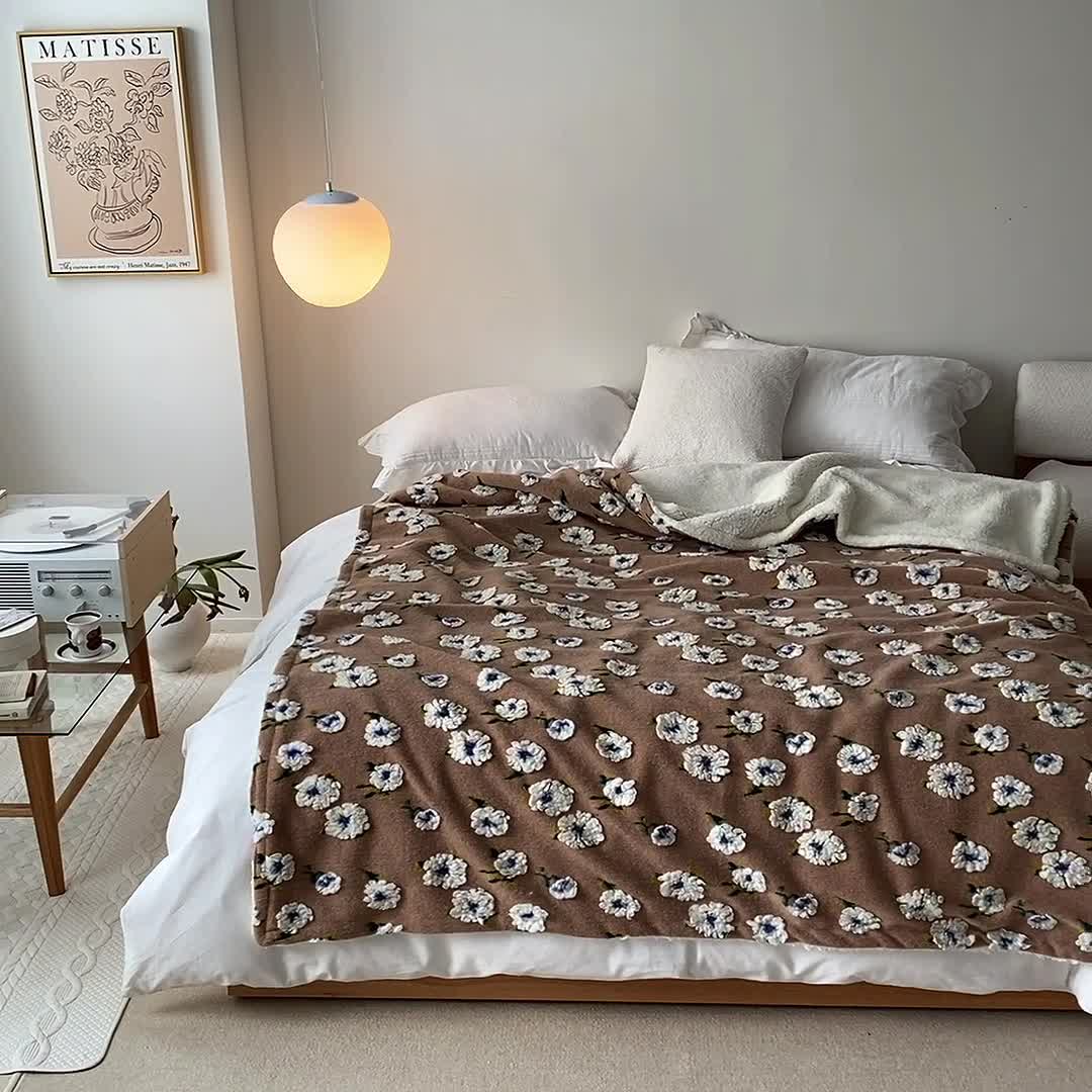 91家纺网 家纺一手货源 找家纺 萝莉 2021新款立体羊毛绒双层毯 咖色雏菊