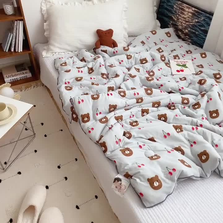 91家纺网 家纺一手货源 找家纺 星期八 2021新款大豆针织春秋被冬被樱桃熊浅蓝