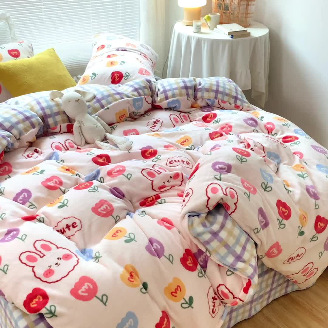 91家纺网 家纺一手货源 找家纺 安哆啦 2021新款220g牛奶绒简约款四件套 花中兔