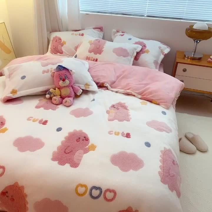 91家纺网 家纺一手货源 找家纺 川悦生活 2021新款立体雪花绒四件套直播供货爱心恐龙