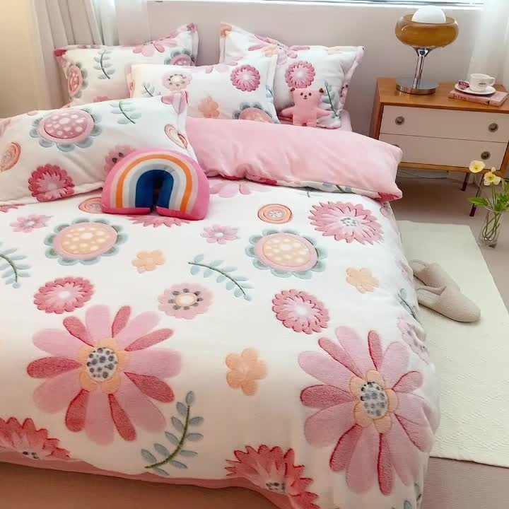 91家纺网 家纺一手货源 找家纺 川悦生活 2021新款立体雪花绒四件套直播供货 彩虹花