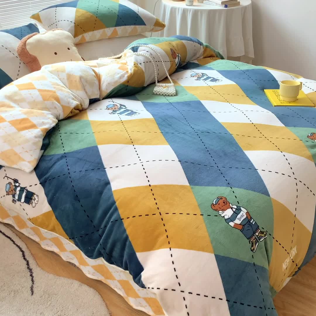 91家纺网 家纺一手货源 找家纺 安哆啦 2021新款220g牛奶绒简约款四件套 绅士熊