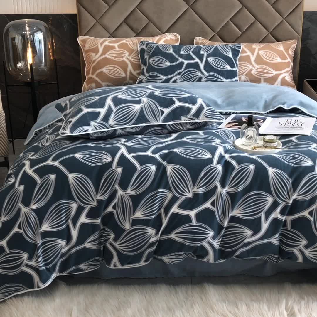91家纺网 家纺一手货源 找家纺 慕尚 2022新款雕花绒立体牛奶绒轻奢系列四件套 树叶蓝