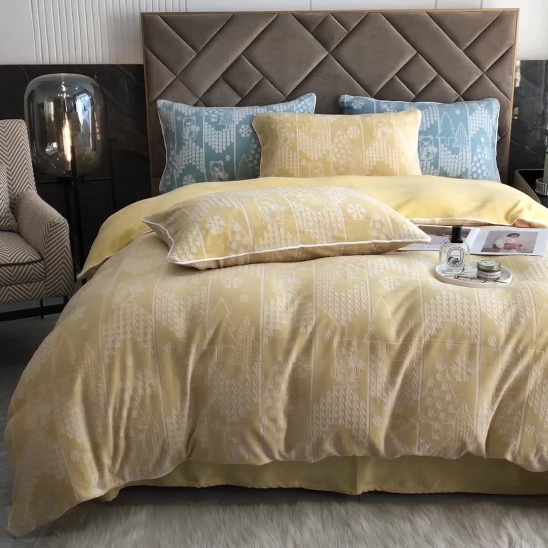 91家纺网 家纺一手货源 找家纺 慕尚 2022新款雕花绒立体牛奶绒轻奢系列四件套 小熊黄