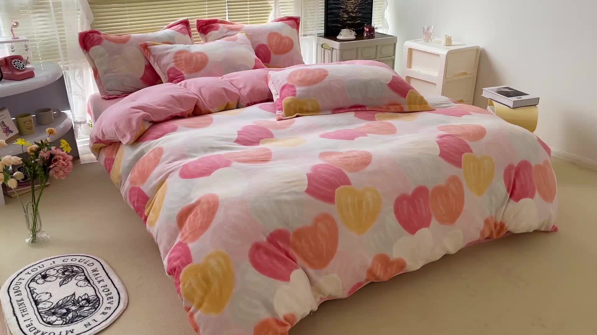 91家纺网 家纺一手货源 找家纺 慕尚 2022新款田园花卉类牛奶绒单被套 小桃桃