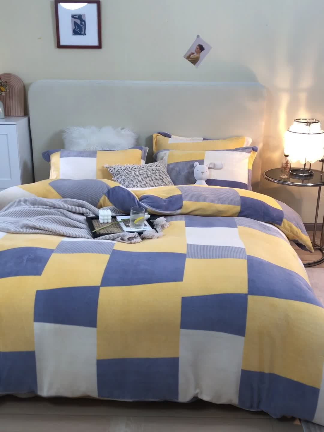 91家纺网 家纺一手货源 找家纺 凡客2021秋冬新款重3.8kg高克重牛奶绒印花四件套哈维黄