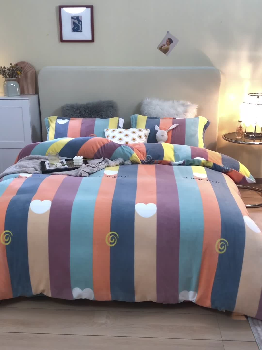 91家纺网 家纺一手货源 找家纺 凡客2021秋冬新款重3.8kg高克重牛奶绒印花四件套恋青春