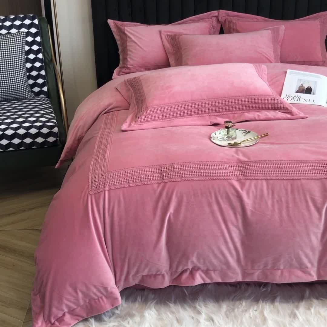 91家纺网 家纺一手货源 找家纺 榻尚 2021新款柔肤绒花边款四件套遇见系列 粉