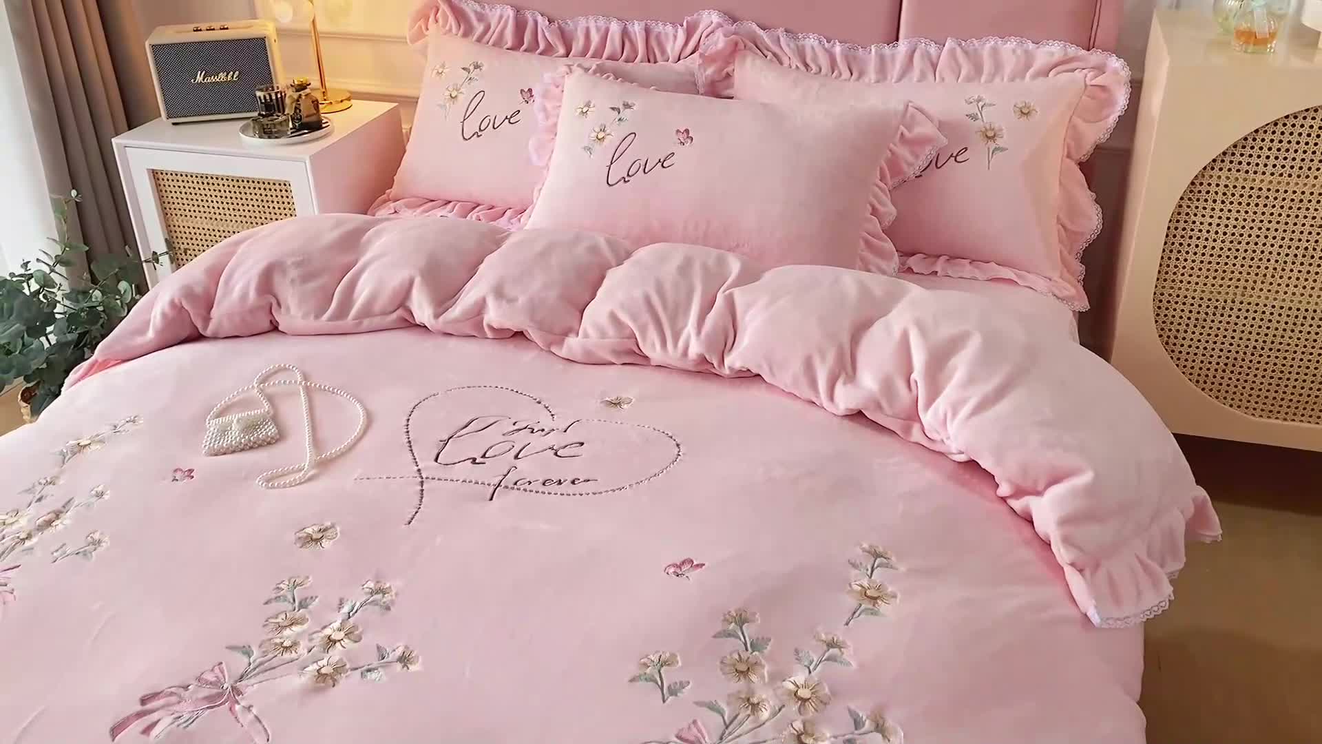 91家纺网 家纺一手货源 找家纺 （总）亲亲公主2025秋冬保暖新款牛奶绒保暖四件套绣花四件套