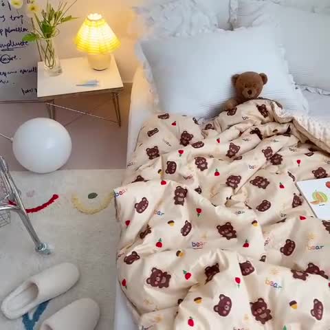 91家纺网 家纺一手货源 找家纺 星期八 2021新款韩国超ins进口安抚豆豆被子春秋被 玫瑰熊