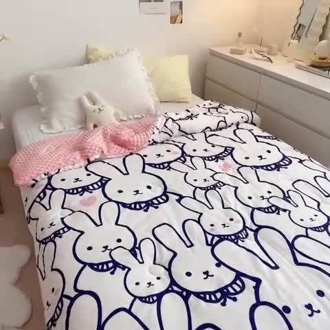 91家纺网 家纺一手货源 找家纺 星期八 2021新款韩国超ins进口安抚豆豆被子春秋被帮帮兔