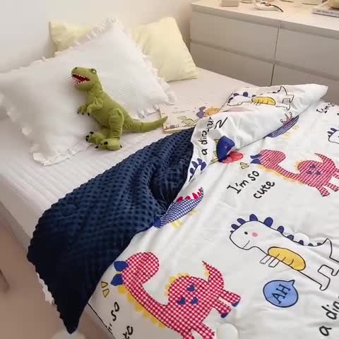 91家纺网 家纺一手货源 找家纺 星期八 2021新款韩国超ins进口安抚豆豆被子春秋被 小恐龙