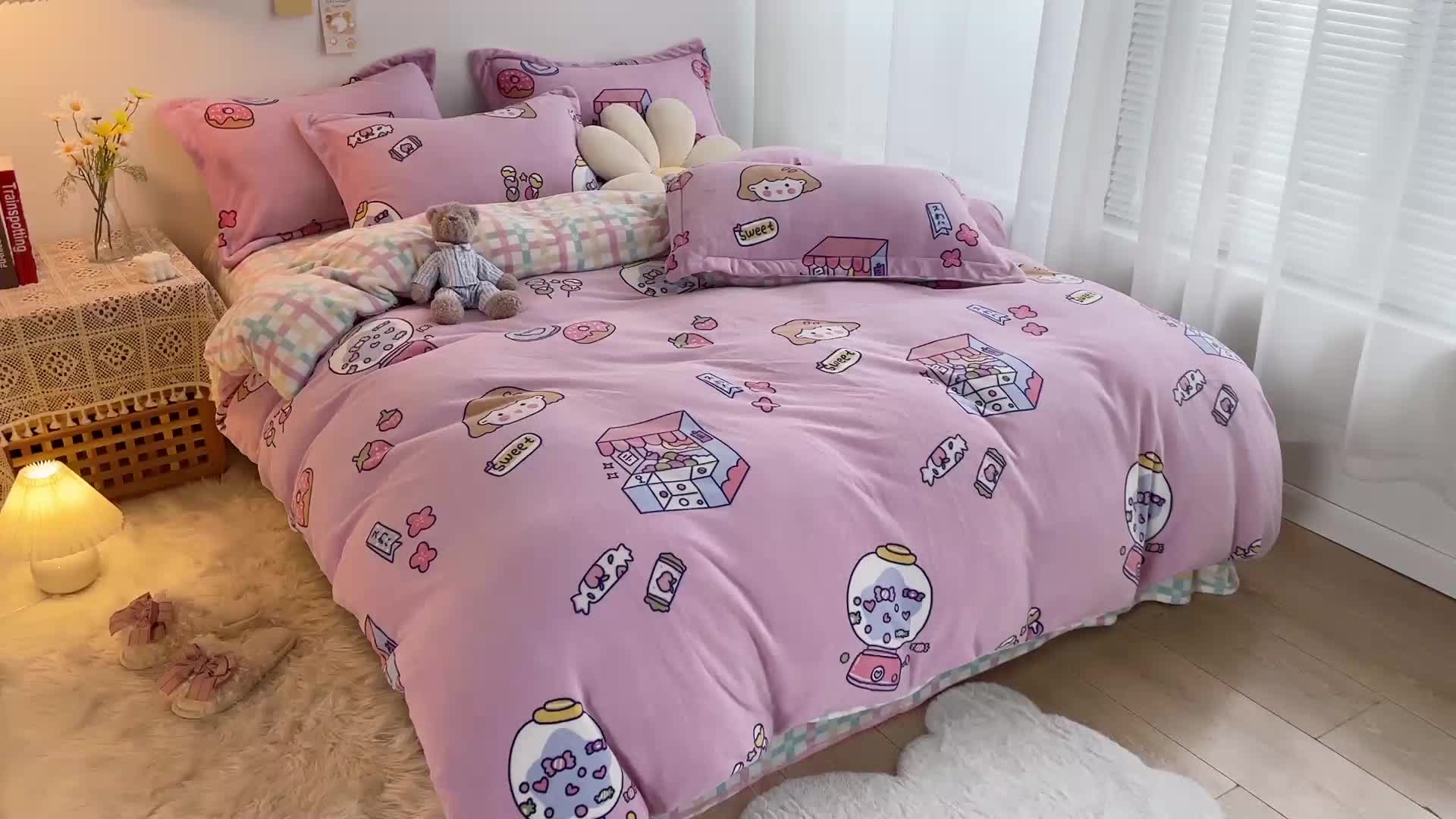 91家纺网 家纺一手货源 找家纺 沐棉 2021新款卡通牛奶绒四件套新拍 糖果女孩
