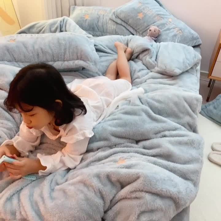 91家纺网 家纺一手货源 找家纺 雅居纺 2022新款泰迪绒绣花四件套拍摄风格1 许愿星-蓝