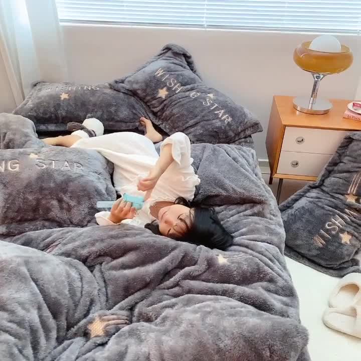 91家纺网 家纺一手货源 找家纺 雅居纺 2022新款泰迪绒绣花四件套拍摄风格1 许愿星-深灰