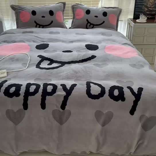 91家纺网 家纺一手货源 找家纺 慕尚 2022新款北欧牛奶绒卡通大版四件套棚拍图 可爱笑脸