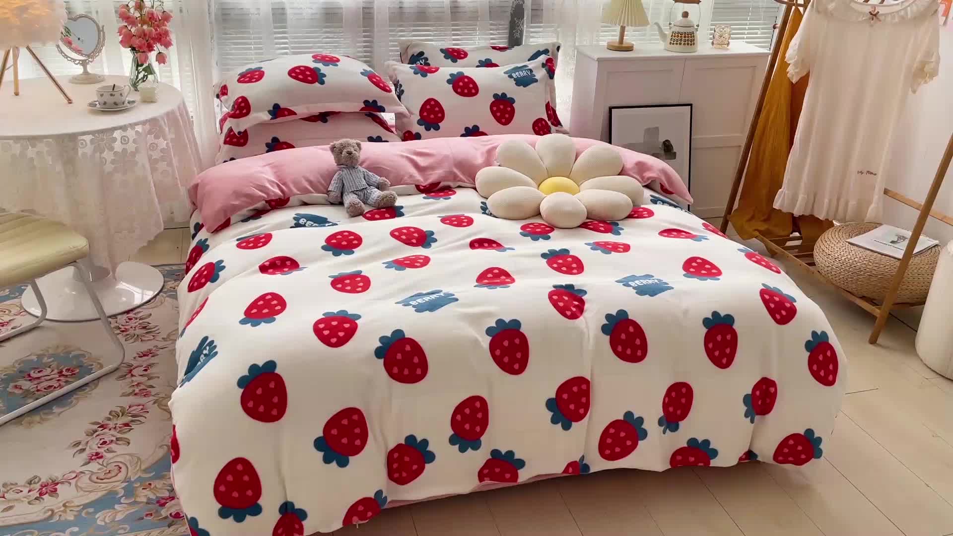 91家纺网 家纺一手货源 找家纺 寐居家纺21印花牛奶绒四件套法莱水晶宝宝金貂绒实拍图甜心草莓