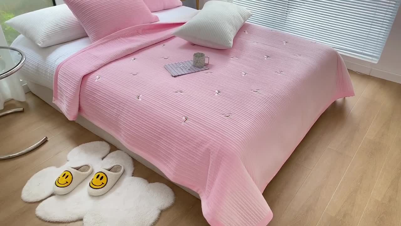 91家纺网 家纺一手货源 找家纺 漫调 2021新款宝宝绒刺绣床盖三件套 彩虹 粉