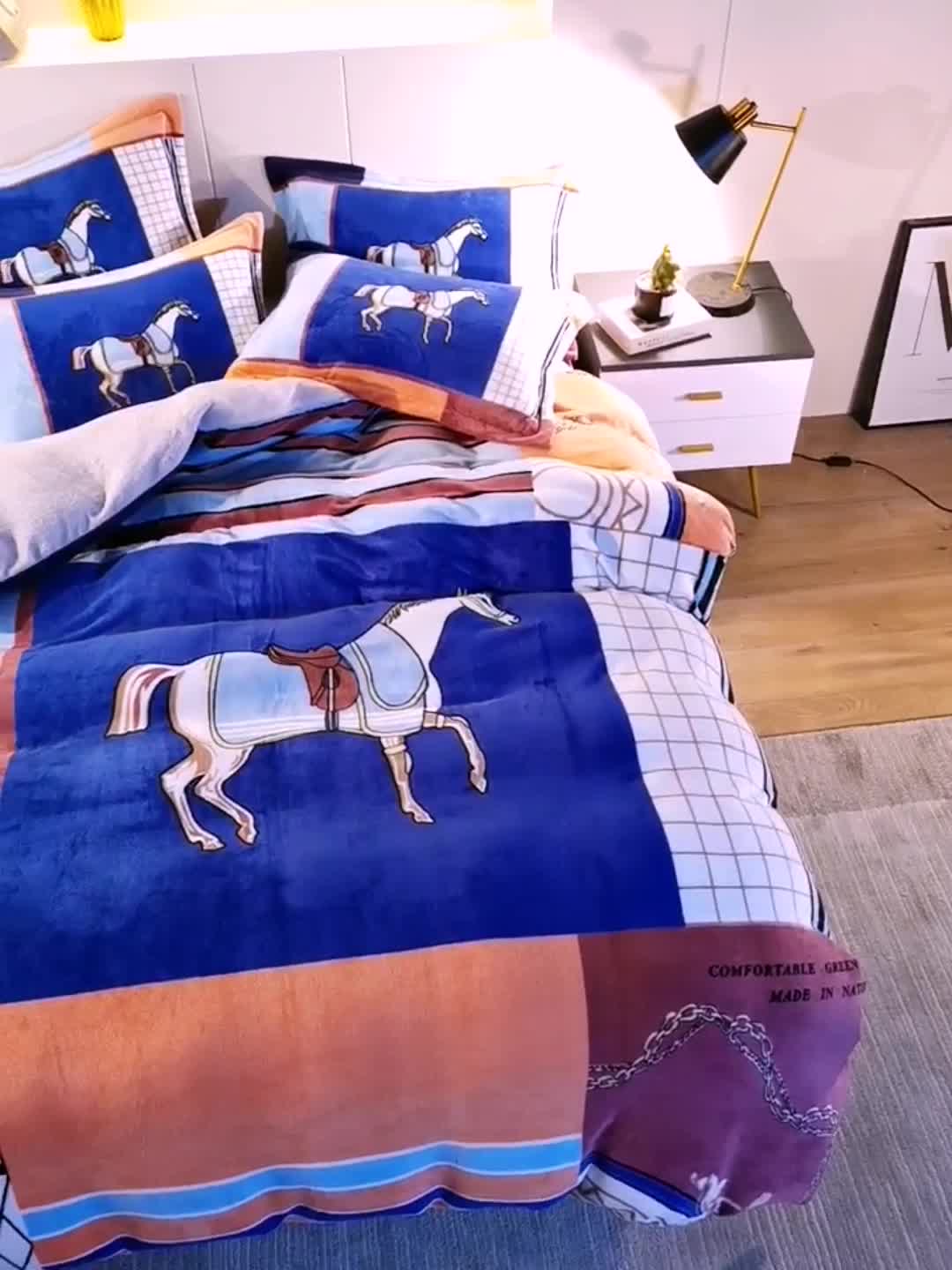 91家纺网 家纺一手货源 找家纺 凡客家居 2022秋冬新品加厚大版印花法莱绒四件套 英伦