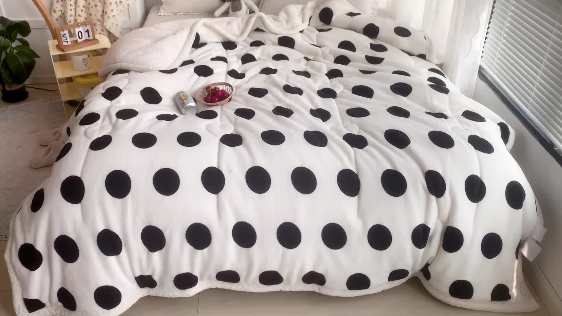 91家纺网 家纺一手货源 找家纺 慕尚家纺2022新款牛奶绒贝贝绒三层加厚毛毯加厚毯-波点