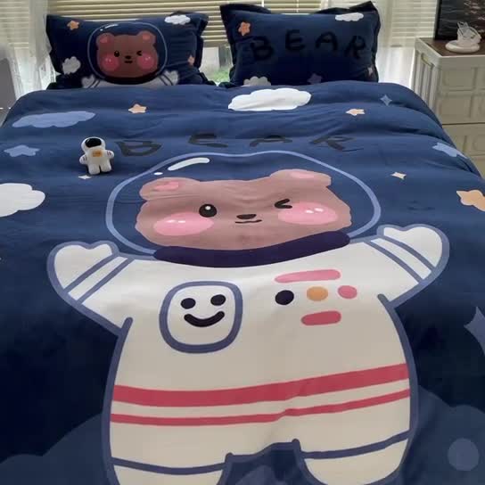 91家纺网 家纺一手货源 找家纺 慕尚 2022新款北欧牛奶绒大版四件套实拍图暖光 太空熊宝