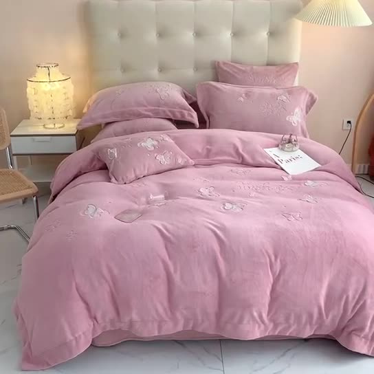 91家纺网 家纺一手货源 找家纺 星尚 2021新款A类进口牛奶绒加厚水晶绒绣花四件套 蝴蝶仙子-豆沙