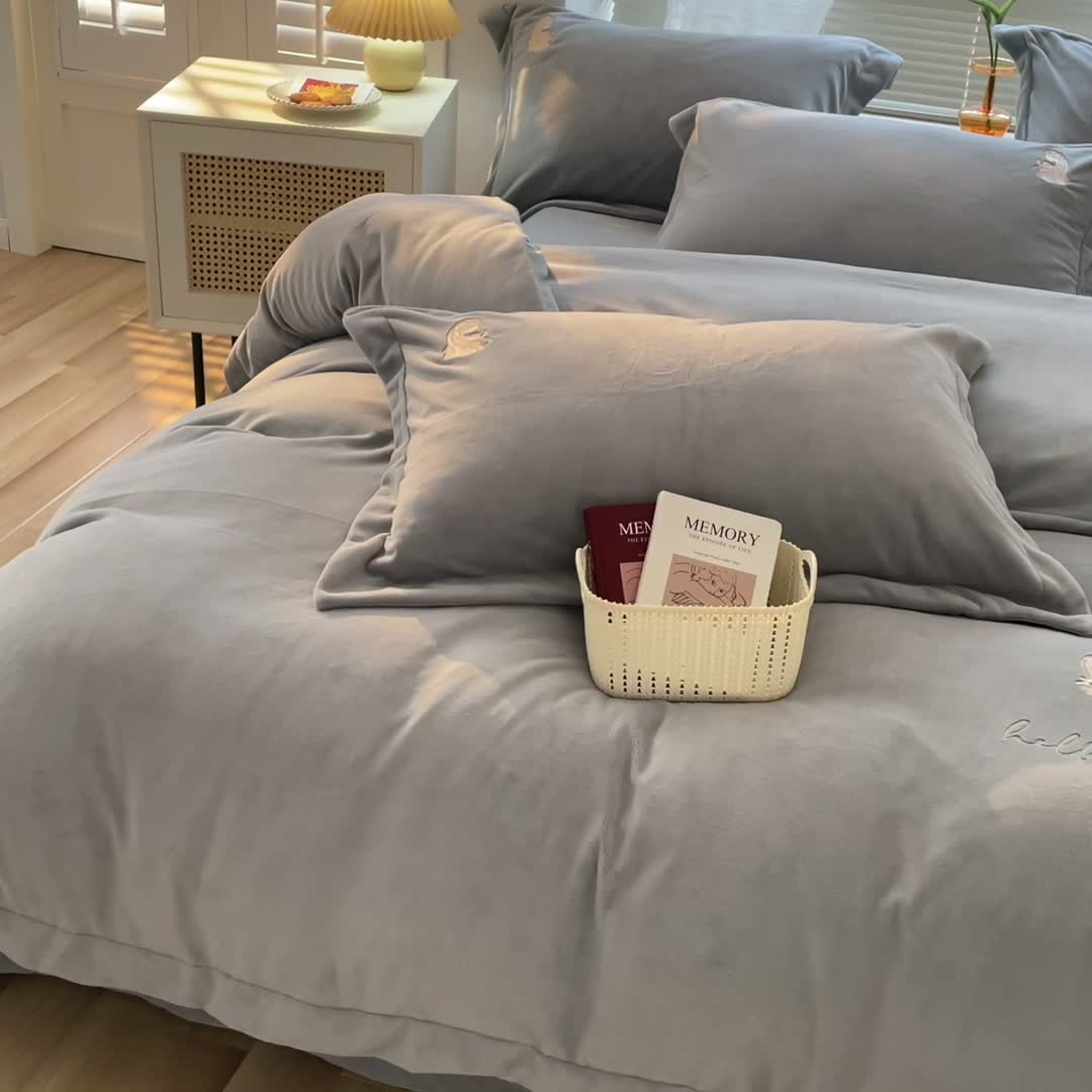 91家纺网 家纺一手货源 找家纺 榻尚家居 2021新款清新柔暖绒四件套茱莉系列 茱莉灰