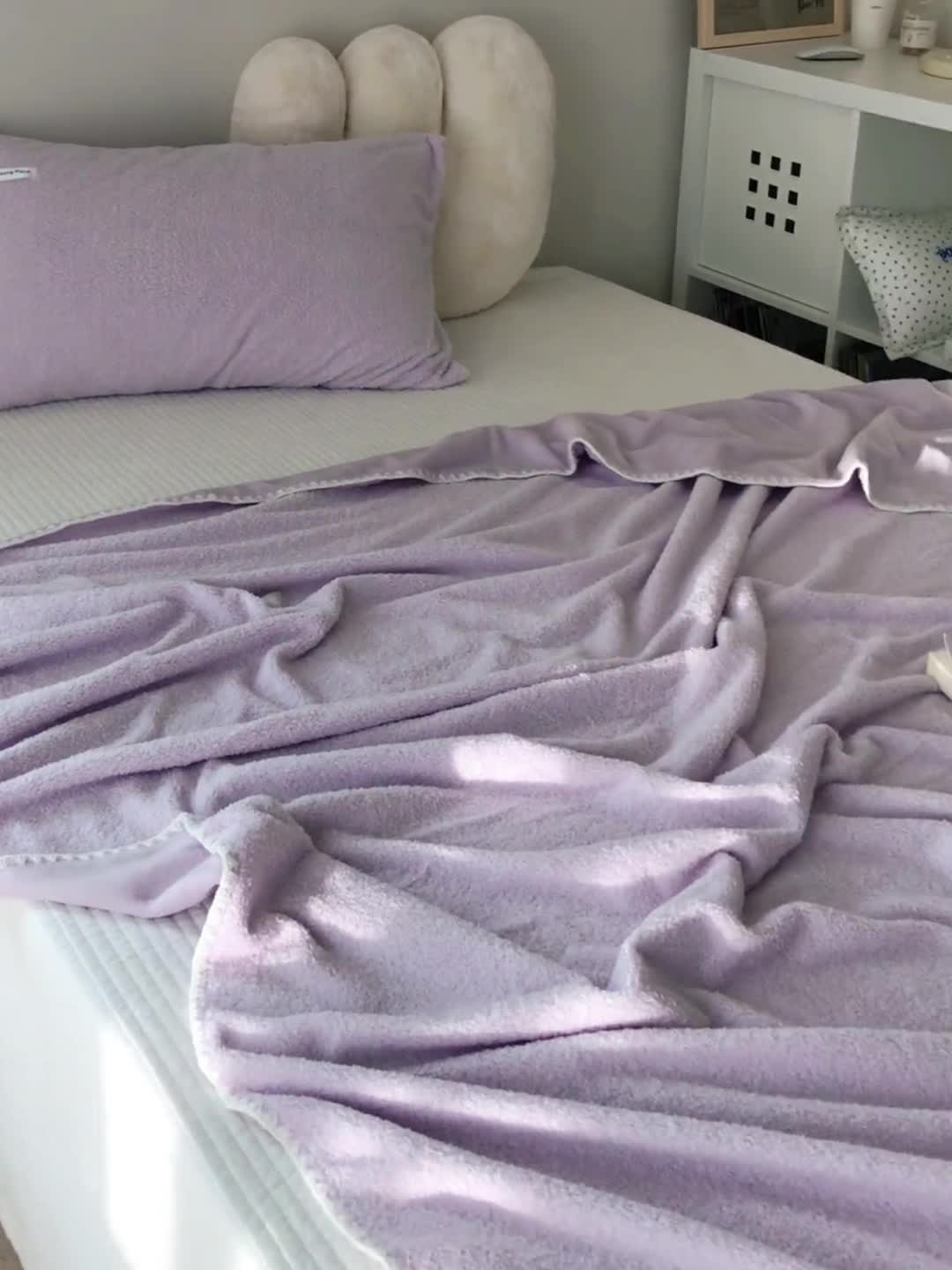 91家纺网 家纺一手货源 找家纺 洋铭区 2021新款芝士系列毯子 芝士紫1