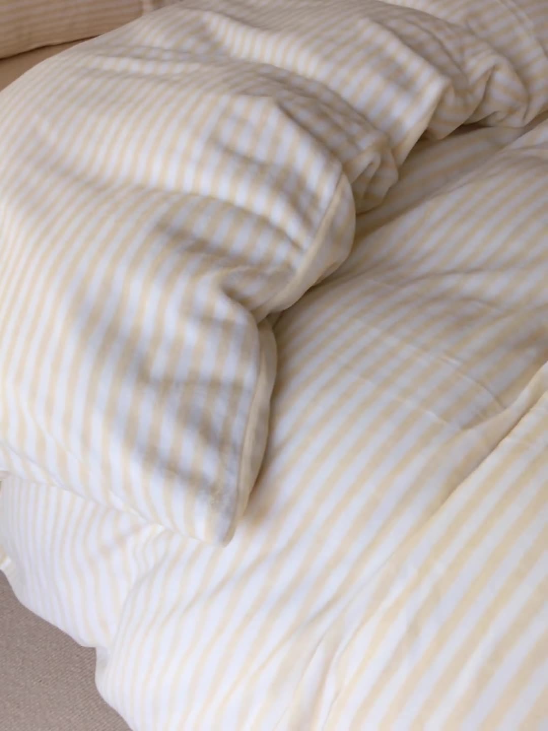 91家纺网 家纺一手货源 找家纺 洋铭区 2021新款ab版牛奶绒布丁绒四件套 布丁黄