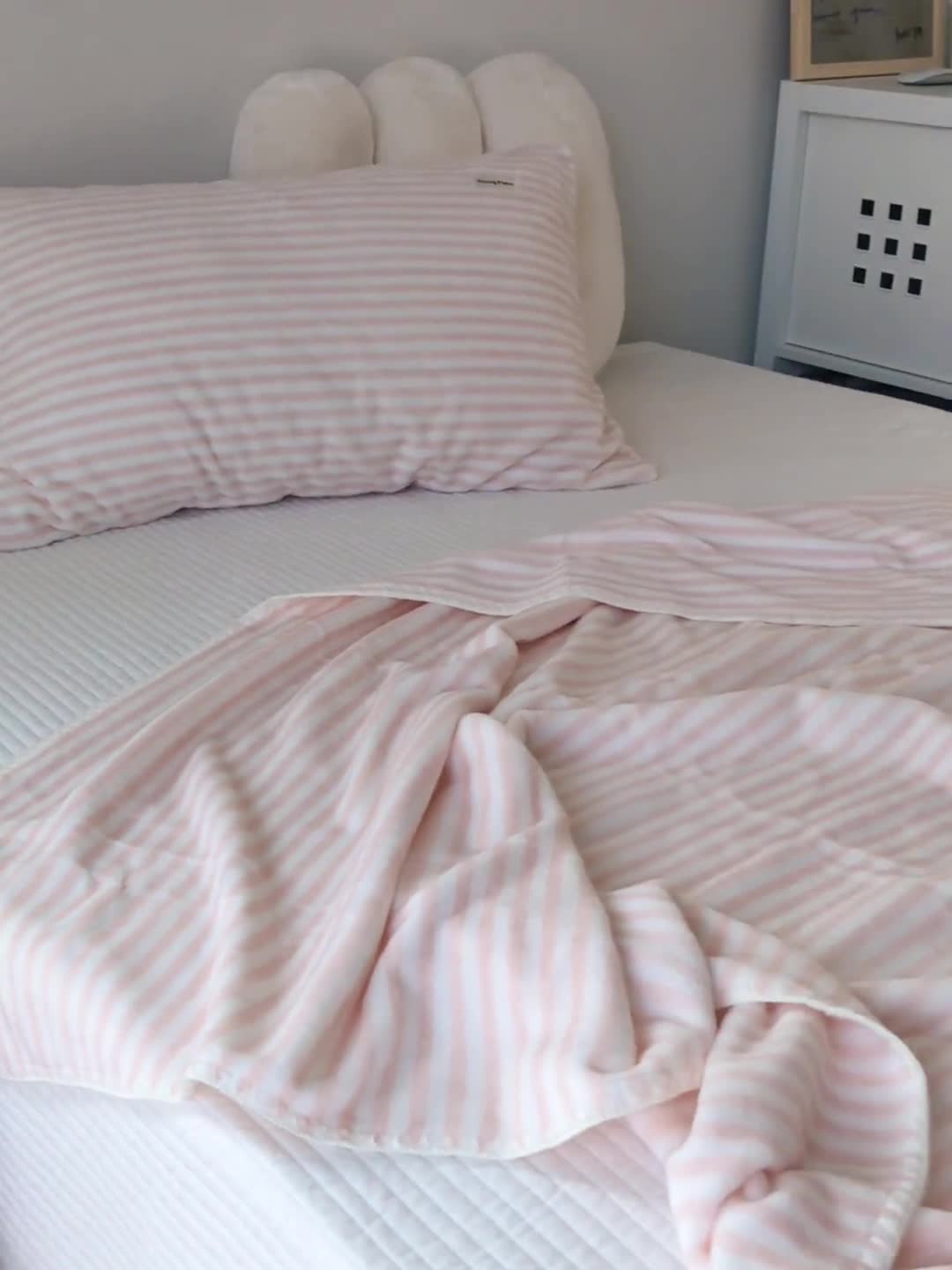 91家纺网 家纺一手货源 找家纺 （总）洋铭区 2021新款牛奶绒彩虹条毯子系列